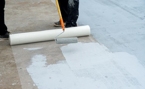 Skuteczna hydroizolacja dachów pochyłych z płynną membraną Hyperdesmo